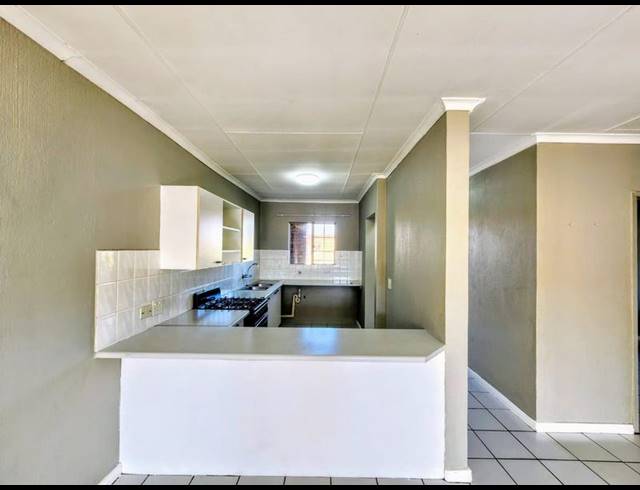 2 BEDROOM APARTMENT FOR SALE IN MOREGLOED